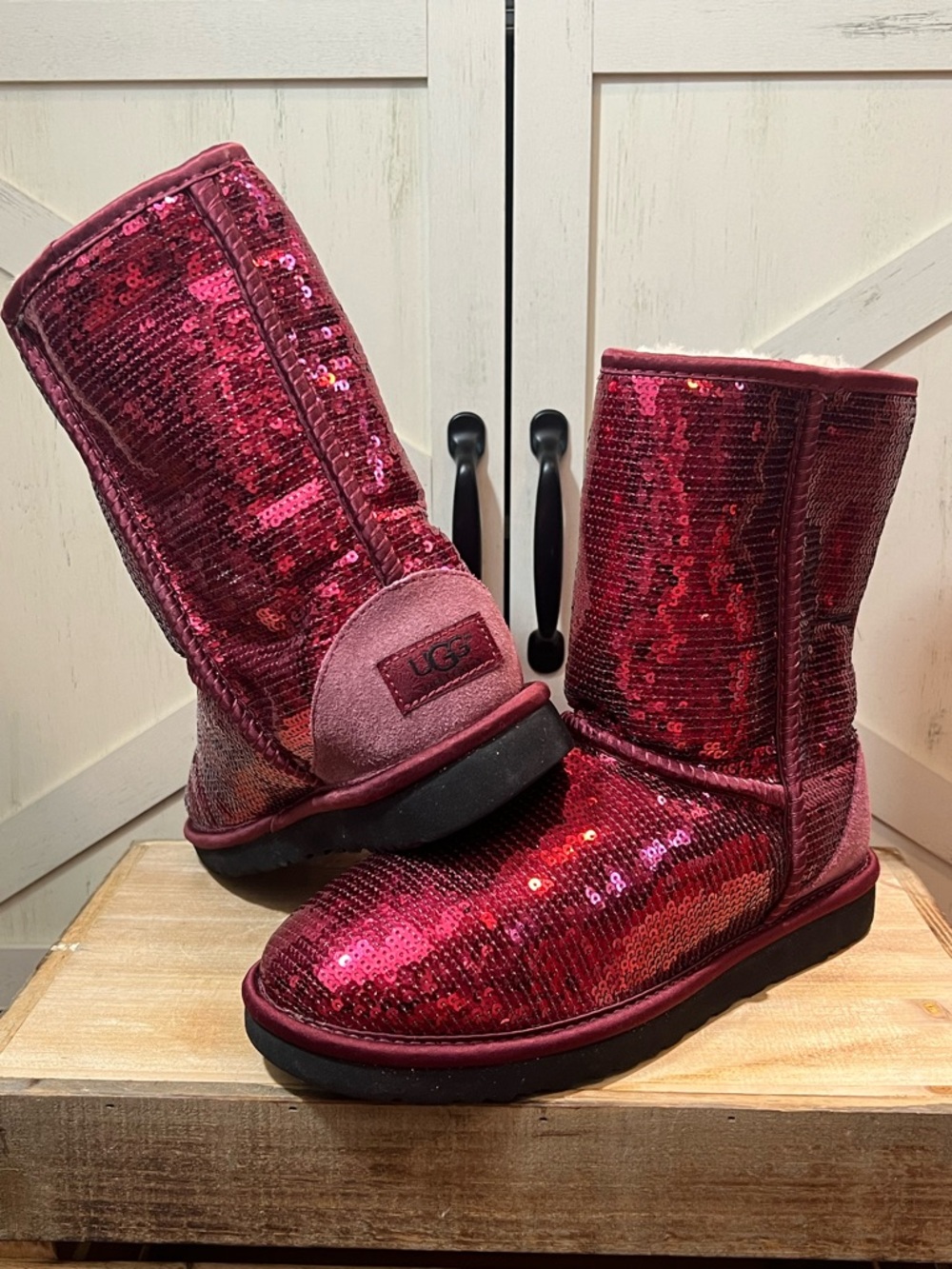 UGG CLASSIC SPARKLE SEQUIN OXB LIMITED HOLIDAY EDITION WOMEN SIZE 8 RARE🔥 - Picture 2 of 9